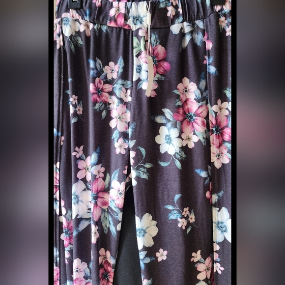 Chic Floral Women's Jumpsuit in Black - Picture 5 of 6